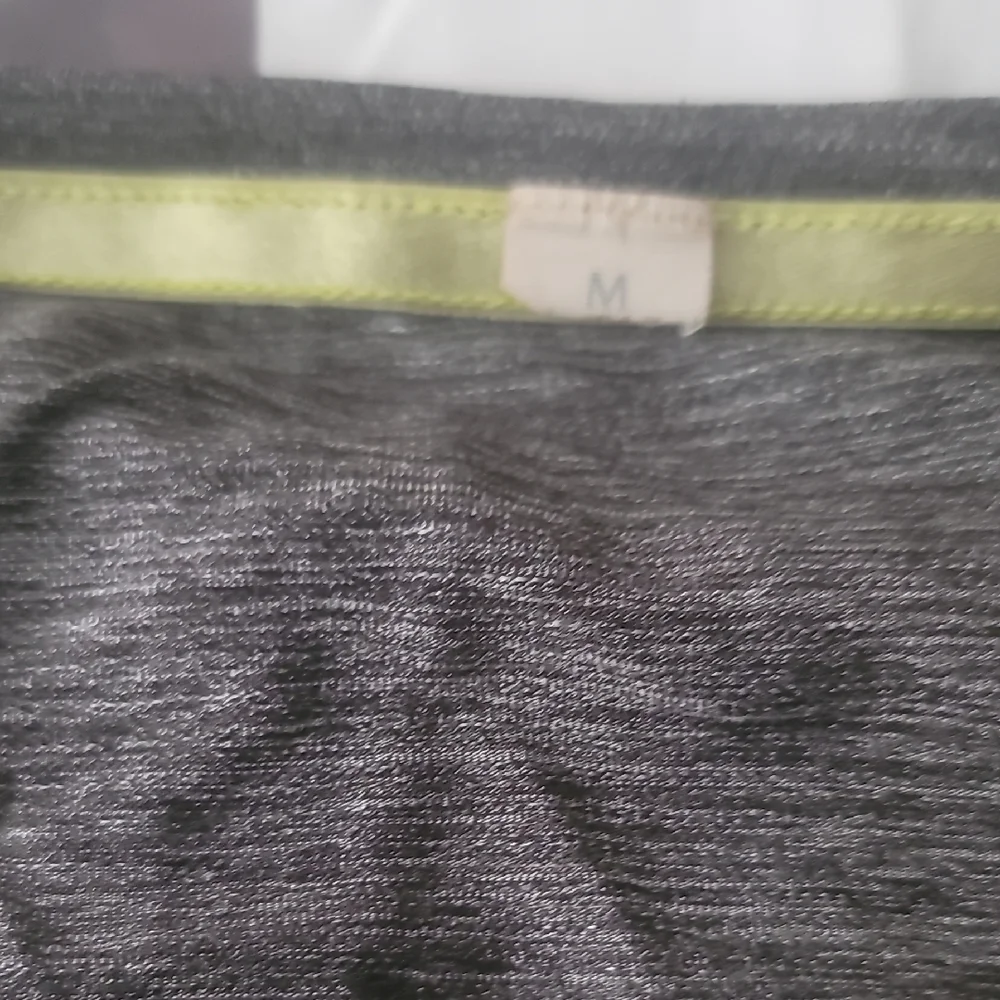 Men's Gray Lululemon Gray Sleeveless Fitness Moisture Wicking Gym Shirt - Picture 3 of 5